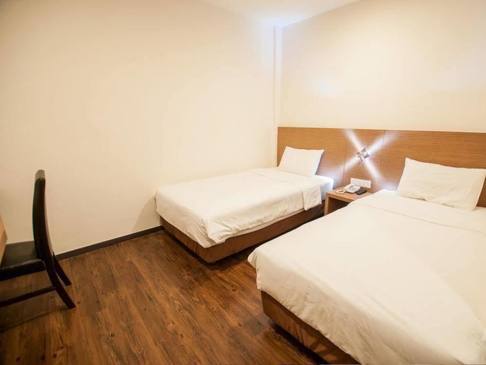 Nagoya Inn Hotel Kuah Zewnętrze zdjęcie